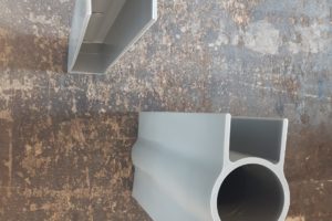 Guide-plaque PVC pour dalle béton
