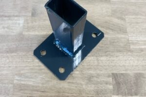 Platine pour poteau rectangulaire 60/40