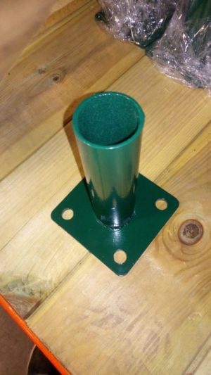 Platine métallique pour poteau rond