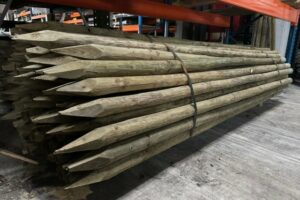 Poteaux de bois épicéa écorcés traités