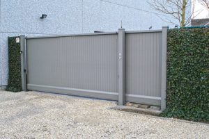 Porte coulissante autoportante type "Aluette" - remplissage par lamelles (opaque) - automatisée