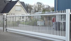 Porte coulissante autoportante type "Pretorian" - style traversa - automatisée