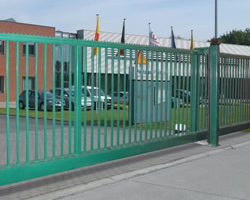 Porte coulissante sur rail type "ROBUSTA" - manuelle - Betafence