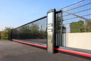 Porte coulissante autoportante type "Pretorian" - à barreaux ronds - automatisée