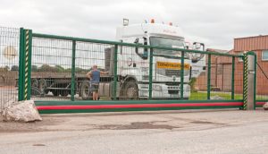Porte coulissante autoportante type "Pretorian" - remplissage panofor 8/6/8 - automatisée