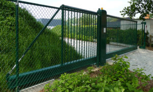 Porte coulissante autoportante type "TERMINUS" - à barreaux ronds - automatisée