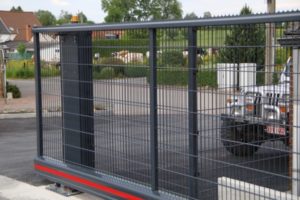 Porte coulissante autoportante type "TERMINUS" - remplissage panofor 8/6/8 - automatisée