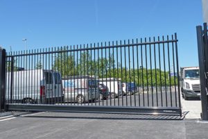 Porte coulissante autoportante type "TERMINUS" - style traversa - automatisée