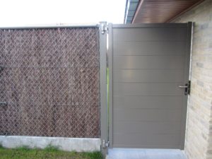 Porte Pivotante en aluminium ALZEBRA BLIND