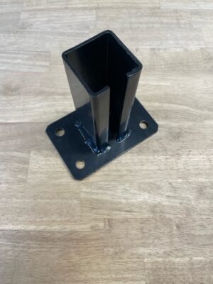 Platine métallique pour poteau carré 60/60