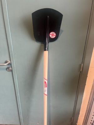 Pelle Nr°2 - noir avec manche fibre/bois