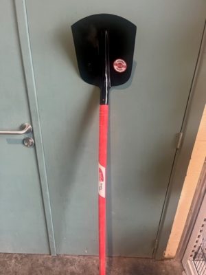 Pelle Nr°2 - noir avec manche fibre/bois