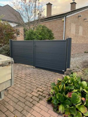 Portail pivotant aluminium "Soliplace POP" - Place